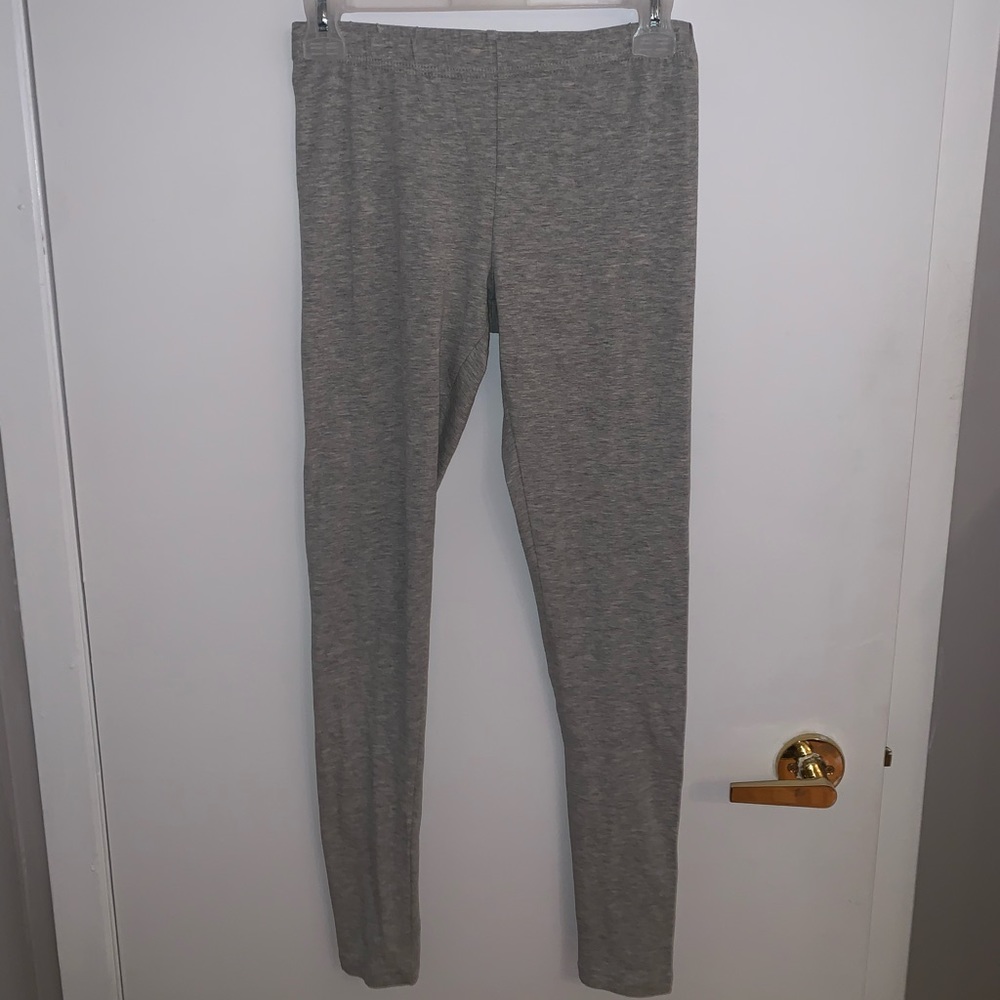[6] H&M grey leggings